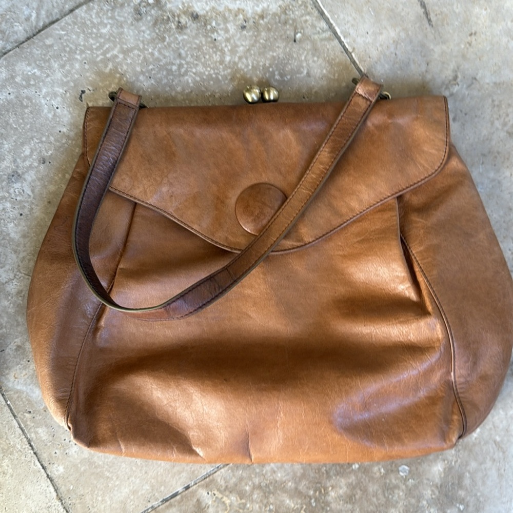 HOBO vintage international leather kiss, lock bag preowned very good condition - Picture 15 of 15